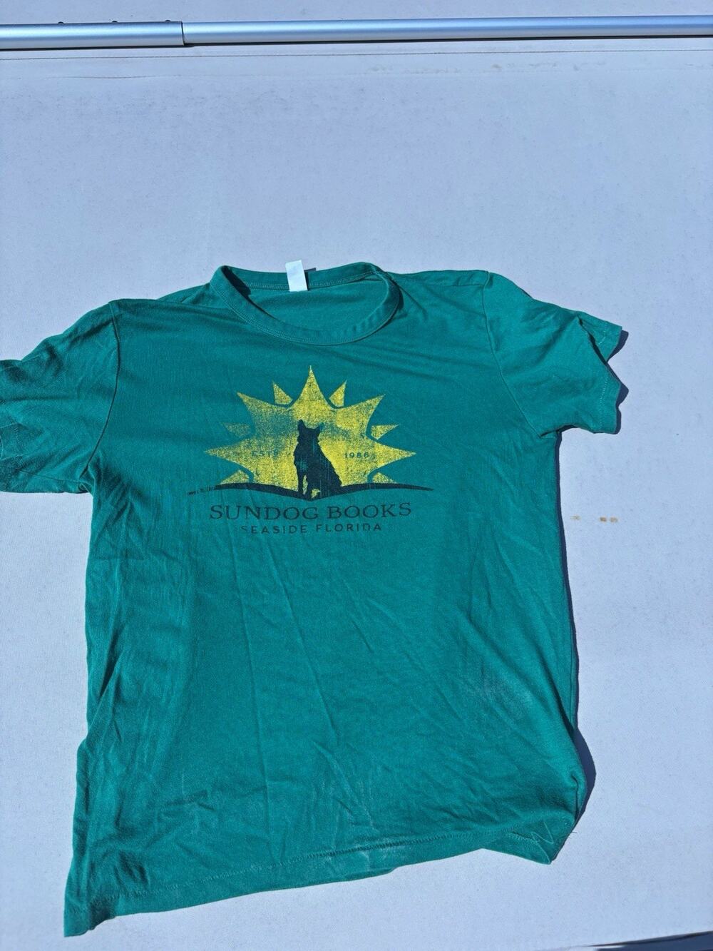 Green Dog Sun Graphic Short Sleeve T-Shirt Men's Size Small